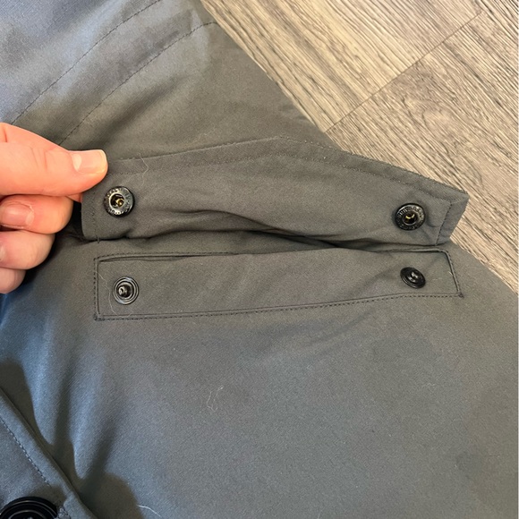 Canada Goose Rossclair Parka. Size Medium - Picture 8 of 16